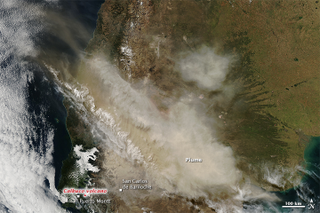 Illustration for article titled Calbuco's Massive Volcanic Plume As Seen From Space